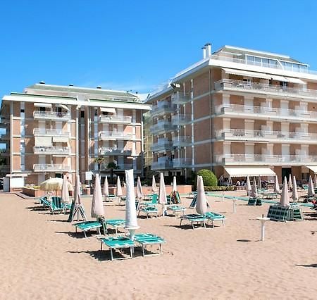 Апартаменты Puerto Del Sol Fronte Mare Лидо-ди-Езоло Экстерьер фото